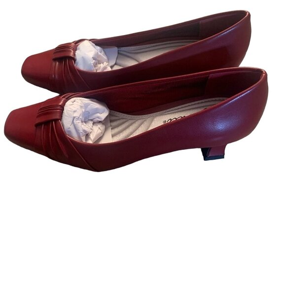 NEW EASY STREET WAIVE WOMEN'S RED FAUX LEATHER LOW KITTEN HEEL PUMPS 5M - Picture 3 of 8